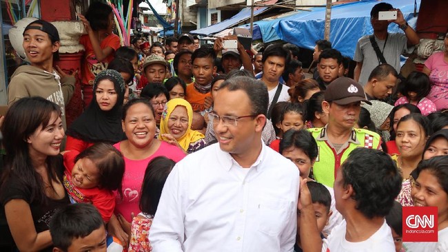 Status tersangka Ahok tak akan mempengaruhi kegiatan Anies selama Pilkada. Penetapan itu juga dinilai tak akan mempengaruhi elektabilitas Ahok.