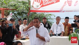 Antara Anies Baswedan, Blusukan, dan Bir Pletok