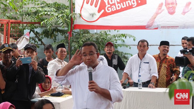 Bir pletok membuat Anies Baswedan tetap bugar saat blusukan selama kampanye Pilkada DKI Jakarta. Anies selalu memiliki stok minuman tradisional Jakarta itu.
