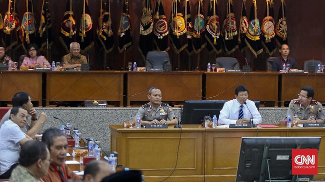 Majelis Ulama Indonesia (MUI) meminta pihak yang tak puas dengan hasil keputusan gelar perkara yang terkait kasus Ahok untuk menempuh jalur hukum.