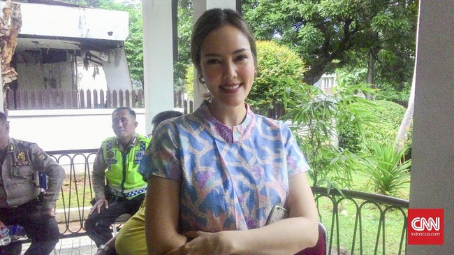 Artis Cathy Sharon menyebut Basuki Tjahaja Purnama atau Ahok sebagai sosok yang lucu, adil, dan dekat dengan warga.