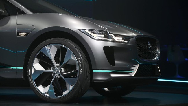 Distributor Jaguar siap membawa varian mobil listrik I-Pace pada 2019 jika ada regulasi jelas terutama terkait pajak barang mewah untuk kendaraan.