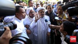 Rizieq Shihab Diperiksa, Massa Geruduk Polda Jabar