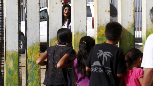 Pemerintah AS mengatakan 700 anak imigran masih belum dipertemukan dengan orang tua mereka seperti yang diperintahkan pengadilan Federal negara itu.