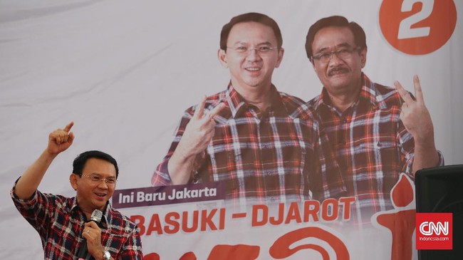 Ruhut Sitompul menyebut Ahok sedang teraniaya akibat status tersangka tersebut, namun ia yakin masyarakat Jakarta tetap akan memilihnya saat pencoblosan.