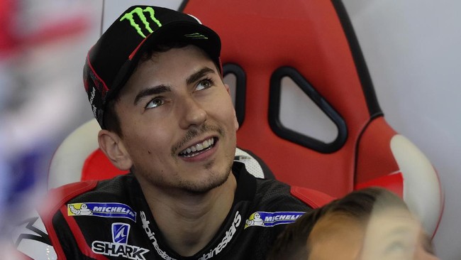 Jorge Lorenzo menilai Casey Stoner sebagai sosok yang pintar, punya pengamatan bagus, dan pandai beri nasihat. Lorenzo pun ingin dimentori Stoner.
