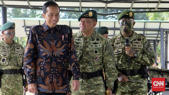 Presiden Joko Widodo meminta semua pihak untuk tidak mengintervensi proses hukum dugaan penistaan agama yang sedang dijalani Ahok.