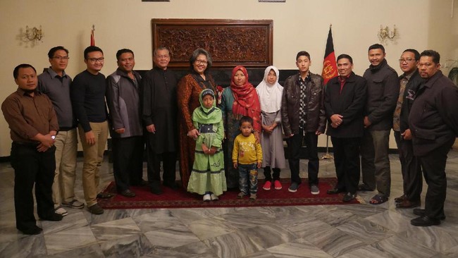 Lima warga negara Indonesia di Afghanistan terpaksa dipulangkan menyusul situasi keamanan yang tidak kondusif akibat maraknya serangan dari Taliban.