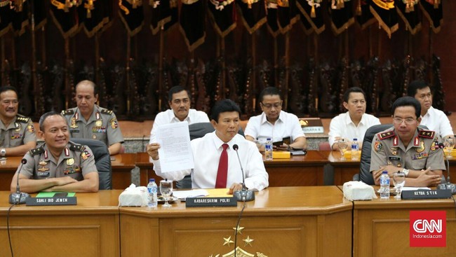 Menurut Ari Dono terdapat perbedaan sangat tajam di antara ahli, terutama ada tidaknya unsur niat menista agama.