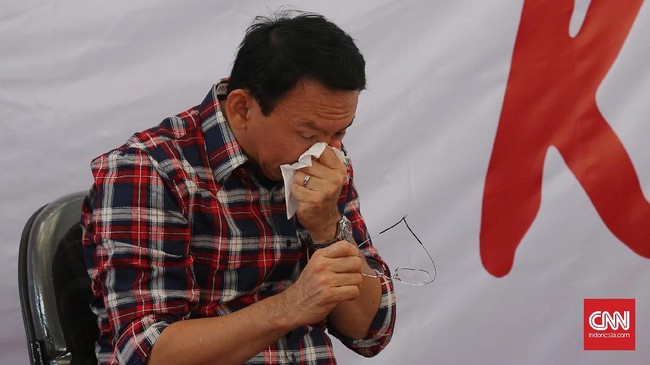 Ahok diminta tim relawannya untuk lebih banyak bicara program yang sudah ia kerjakan dan mengurangi bicara hal lain selain program.