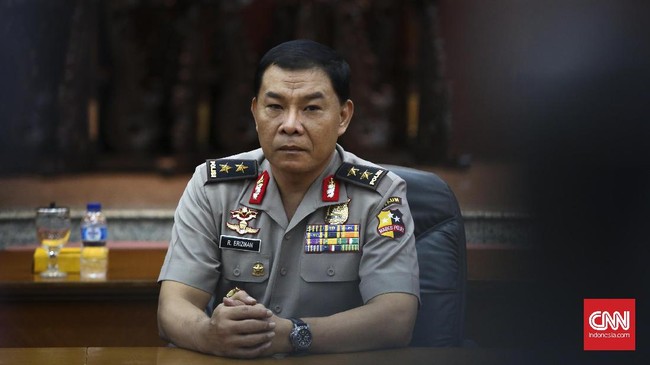 Menteri BUMN Erick Thohir menunjuk Raja Erizman menjadi komisaris Jasa Marga. Raja Erizman merupakan polisi yang tangani kasus korupsi pajak Gayus Tambunan.