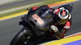 Beda Tim, Lorenzo Yakin Hubungan dengan Rossi Membaik
