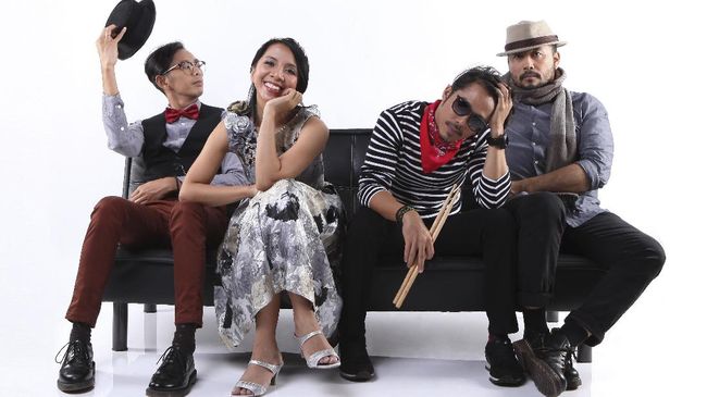 Grup musik Mocca dan koreografer asal Papua Jecko Siompo termasuk yang diboyong Bekraf untuk meramaikan OzAsia di Adelaide, 21 September hingga 8 Okyober 2017.