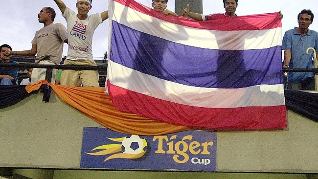 Fakhri Husaini sempat bergabung di timnas Indonesia untuk persiapan Piala Tiger 1998. Namun, ia memilih mundur dan terhindar dari insiden 'sepak bola gajah'.