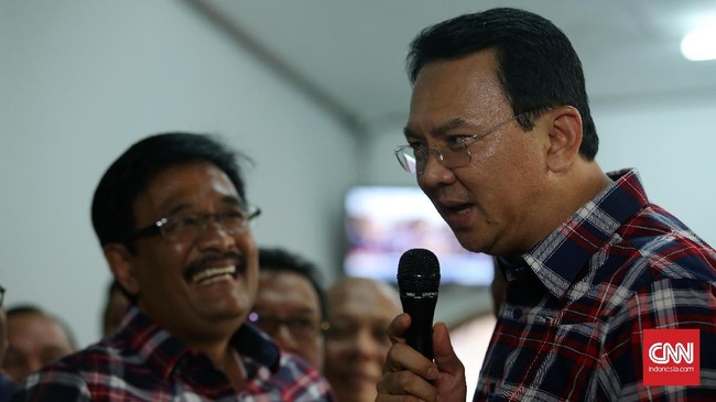 Namun, Gubernur DKI Jakarta nonaktif Basuki Tjahaja Purnama atau Ahok mengaku tidak mengetahui jumlah pengacara yang akan mendampinginya besok.