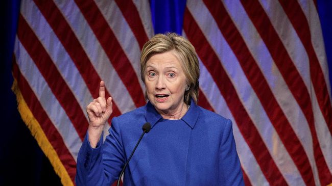 Hillary Clinton berencana mengangkat buku tentang perjuangan wanita mendapatkan hak memilih dalam pemilu ke sebuah serial televisi.