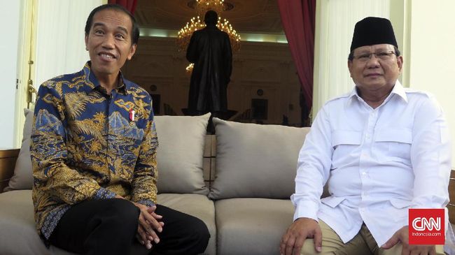 LSI Denny JA mencatat elektabilitas Jokowi turun 1.4 persen usai berduet Ma'ruf Amin, sedangkan Prabowo meningkat 29,5 persen ketika memilih Sandiaga.