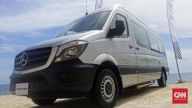 Mercedes-Benz memberikan kesempatan CNNIndonesia.com merasakan kenyamanan mobil angkut penumpang komersial yang diklaim diperuntukan untuk tamu VVIP.