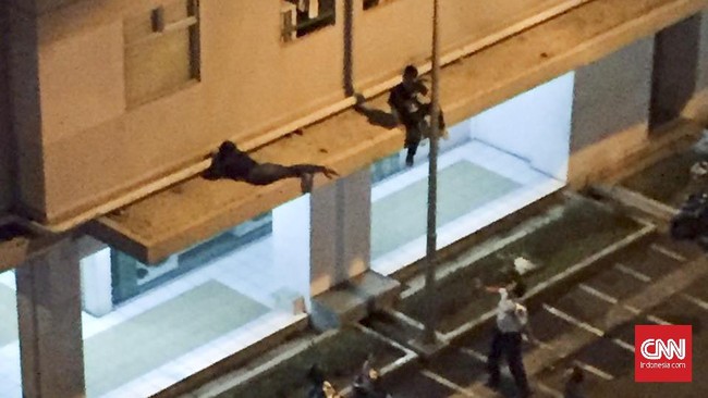 Polisi menduga perempuan berusia 22 tahun nekat bunuh diri di Apartemen Kalibata City karena cemburu melihat kekasihnya dekat dengan wanita di bawah umur.