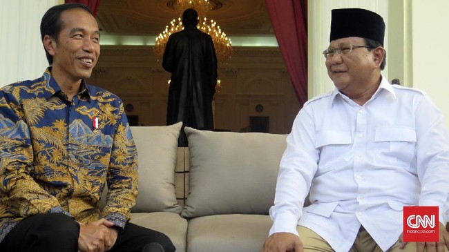 Pengamat politik CSIS Arya Fernandes mengatakan masyarakat lelah dengan isu yang fokus pada Prabowo dan Jokowi. Ini bisa menurunkan partisipasi di Pilpres 2019.