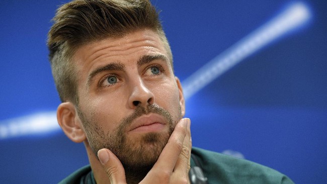 Bek Barcelona Gerard Pique yang merupakan pemilik klub kasta ketiga Liga Spanyol, FC Andorra, memutuskan untuk memotong gaji pemain.