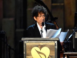 Peraih Nobel Bob Dylan Digugat Kasus Pelecehan Seksual