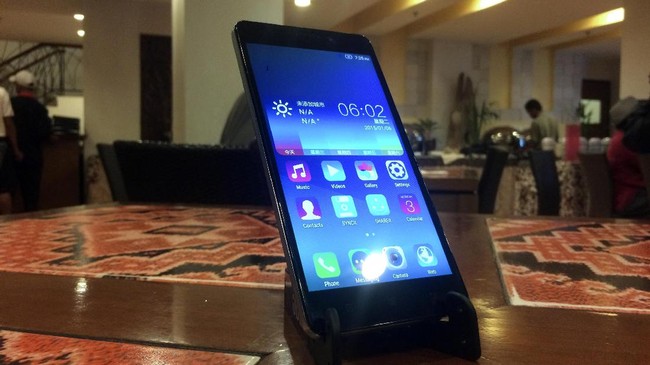 Lenovo memperkenalkan gawai anyarnya, A7700. Ponsel pintar harga terjangkau ini dianggap mampu memberikan pengalaman streaming lebih maksimal.