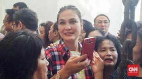 Dukungan Dewi 'Dee' Lestari dan Luna Maya untuk Veronica Tan