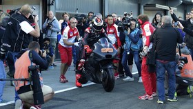 Uccio: Lorenzo Bukan Pesaing Rossi Musim Depan