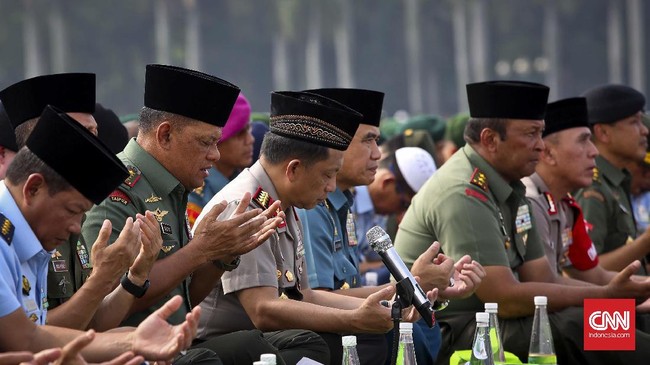 Kapolri Jenderal Tito Karnavian berinisiatif menemui para ulama. Ia berharap unjuk rasa 4 November tidak kembali terulang tanggal 2 Desember mendatang.
