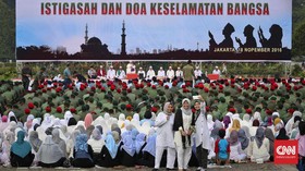 Lantunan Doa di Silang Monas