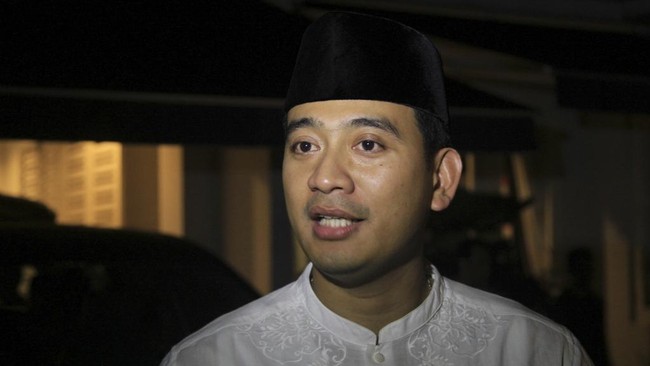 Komisi III DPR RI mempertanyakan prestasi AKBP Raden Brotoseno sehingga tidak pecat meski telah menjadi terpidana kasus penerimaan suap.