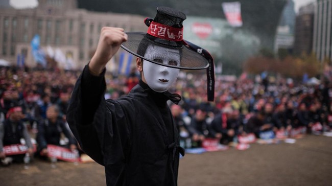 Sekitar setengah juta demonstran diperkirakan akan kembali turun ke jalanan di Seoul, Korsel, pada Sabtu (19/11) menuntut Presiden Park Geun-hye lengser.