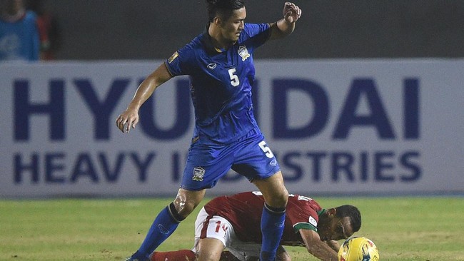 Alfred Riedl sengaja baru memainkan Evan Dimas pada babak kedua karena baru sembuh dari sakit. Sementara Zulham sempat dicadangkan karena performanya menurun.