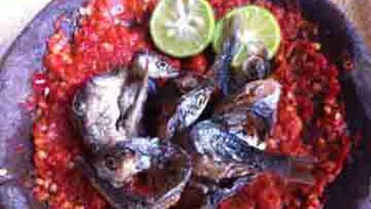 Bunda bisa menemukan review makanan pedas hanya di Bikin Laper nih. Ada pilihan sambal yang menggugah selera lho, mau tahu dimana lokasinya?