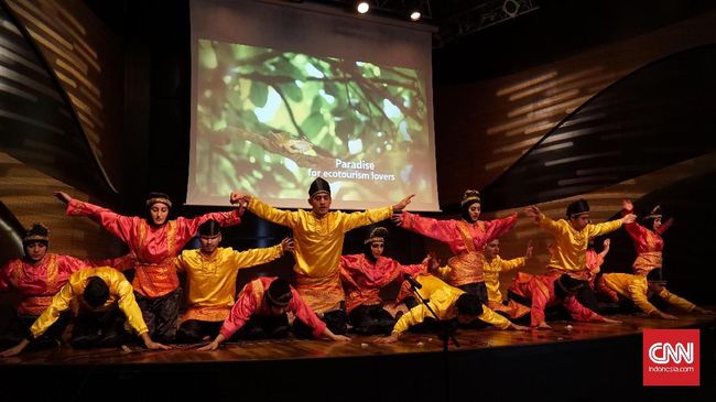 Hampir seluruh penampil dalam Festival Budaya Indonesia di Azerbaijan adalah warga lokal yang mengambil studi tentang Indonesia.