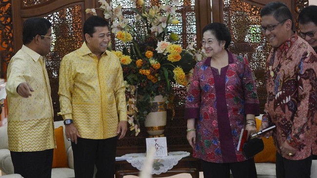 Bertemu Megawati, Setya Novanto menyampaikan komitmen Golkar melanjutkan dukungan kepada Ahok dan Djarot dalam Pilkada DKI 2017.
