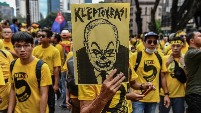 Duta Besar Malaysia untuk Indonesia mengklaim gerakan Bersih disetir oleh kubu oposisi untuk menggulingkan pemerintah Perdana Menteri Najib Razak.