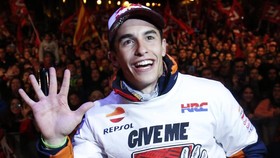Galeri Cervera Memerah Rayakan Gelar Marc Marquez