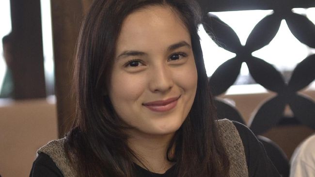 Chelsea Islan pernah digosipkan dekat dengan sejumlah aktor, yang sebagian besar karena sempat bekerja bersama dengan aktris tersebut. Siapa saja mereka?