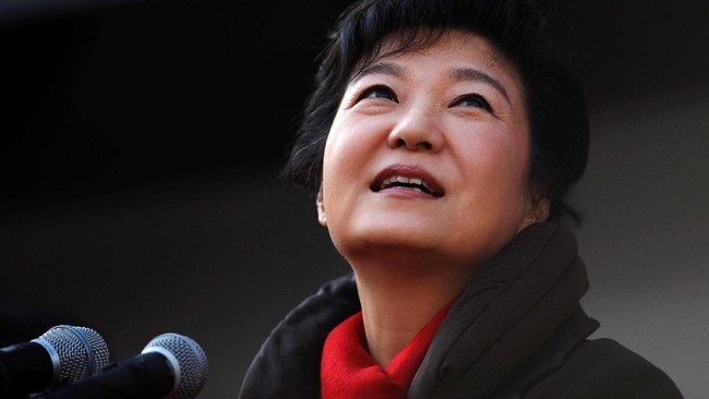 Presiden Park Geun-hye berdalih mesti berurusan dengan "situasi yang berkembang cepat" sehingga tidak sempat meladeni permohonan pemeriksaan jaksa.