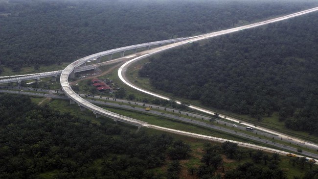 tol tersebut mampu memangkas jarak tempuh Kualanamu-Parapat menjadi 1,5-2,5 jam. Sebelumnya, jarak tempuh Kualanamu-Parapat mencapai sekitar 3-4 jam.
