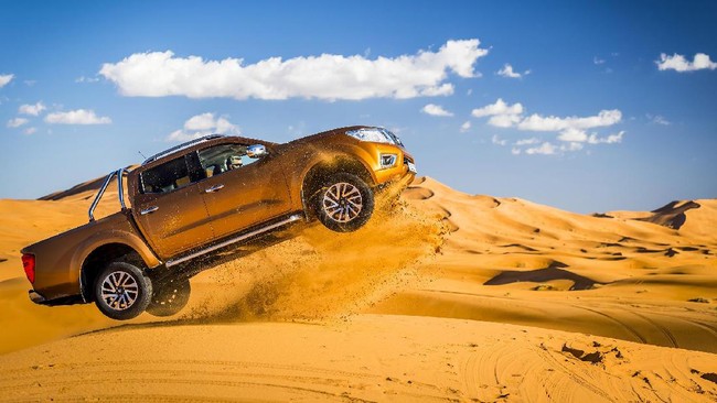 Nissan Navara membuktikan sebagai pemain handal di kelas kabin ganda 4x4 dengan melibas Gurun Sahara dalam sebuah uji kemudi belum lama ini.