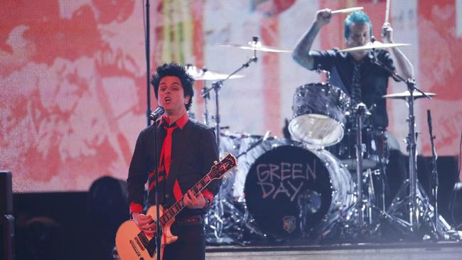 Bagi Billy Corgan, Billie Joe Armstrong sejajar dengan mendiang Kurt Cobain. Tak hanya itu, ia pun memuji album Green Day, American Idiot, sebagai yang terbaik.