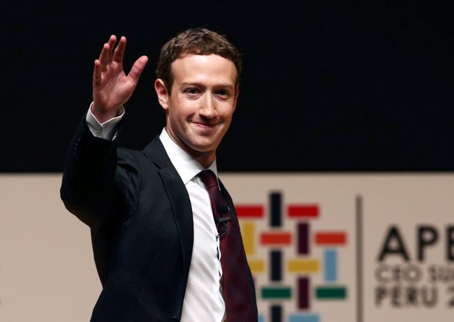 Aksi Cambridge Analytica, Penyesatan ke Pengguna Facebook Tim internal Twitter tengah dilanda galau. Sebagian merasa penggunaan akun Trump meresahkan, sisanya merasa hal itu tak perlu digubris.