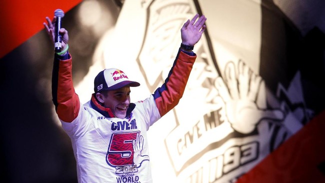 Juara bertahan MotoGP Marc Marquez menyadari dirinya tak mungkin meluangkan waktu bersama untuk pergi minum dengan Valentino Rossi saat ini.