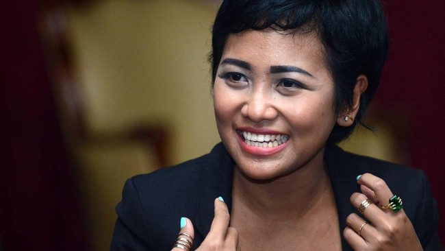 Berawal dari meraih sebuah beasiswa, Amelia kini merambah dunia.