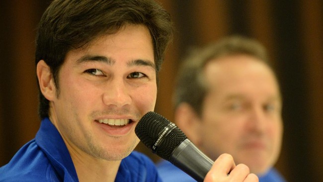 Bukan hanya dukungan kepada timnas Indonesia yang membuat lini masa bergelora, tapi juga nama Phil Younghusband yang diplesetkan jadi Suami Muda.