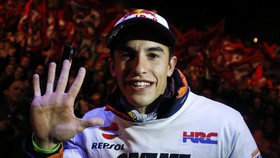 Marquez Raih Penghargaan FIM 2016