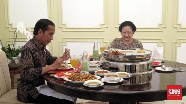 isu kebangkitan PKI dan komunis disebut sebagai upaya untuk memisahkan PDI dengan Jokowi.